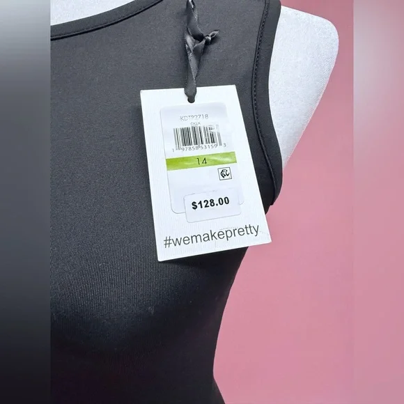 Elegant Black Sleeveless Dress - Picture 2 of 8